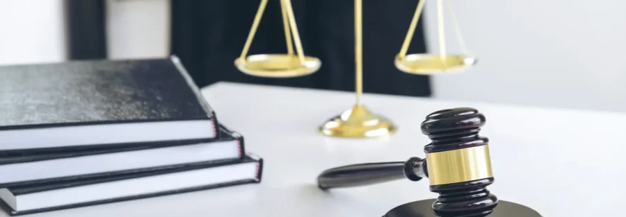 رضا آئین راد وکیل پایه یک دادگستری متخصص در امور کیفری در مشهد معالی آباد